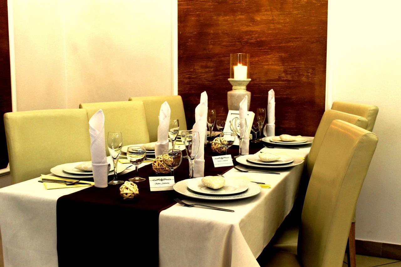 Imperium - Hotel Restauracja Firlej Buitenkant foto